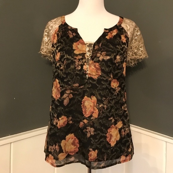Anthropologie Tops - Anthropologie Floral top